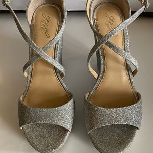Jewel by Badgley Mischka Size 9.5 Silver  4 1/2@ wedge height